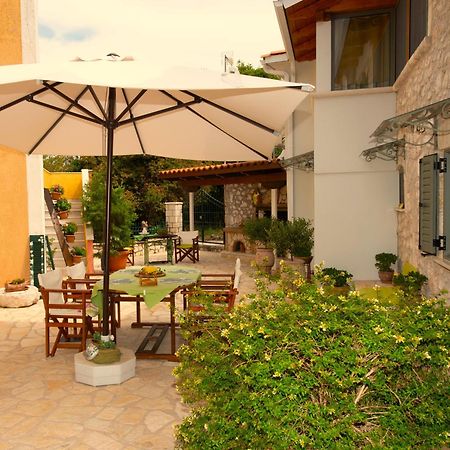La casa di Bella a tradional stone house with barbecue Villa Karia  Bagian luar foto