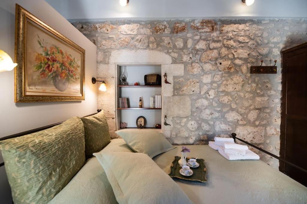 La casa di Bella a tradional stone house with barbecue Villa Karia  Bagian luar foto