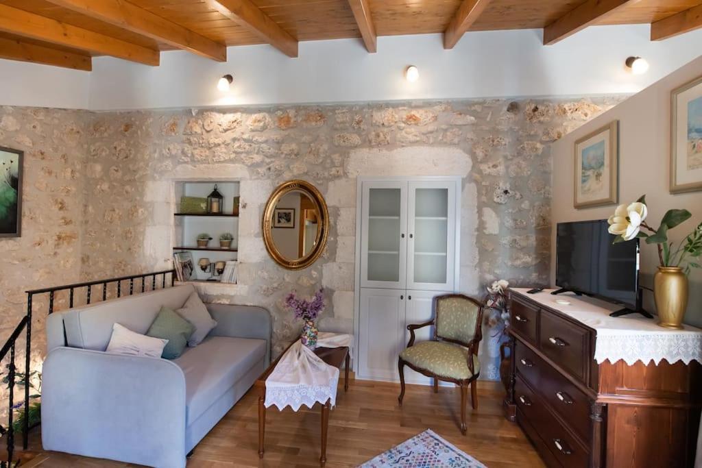 La casa di Bella a tradional stone house with barbecue Villa Karia  Bagian luar foto