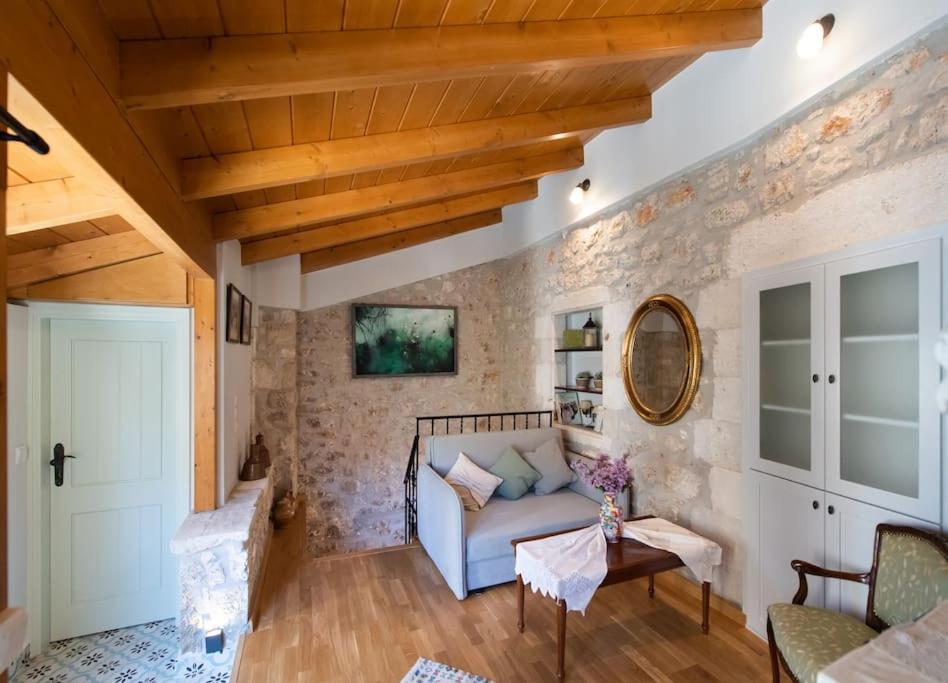 La casa di Bella a tradional stone house with barbecue Villa Karia  Bagian luar foto