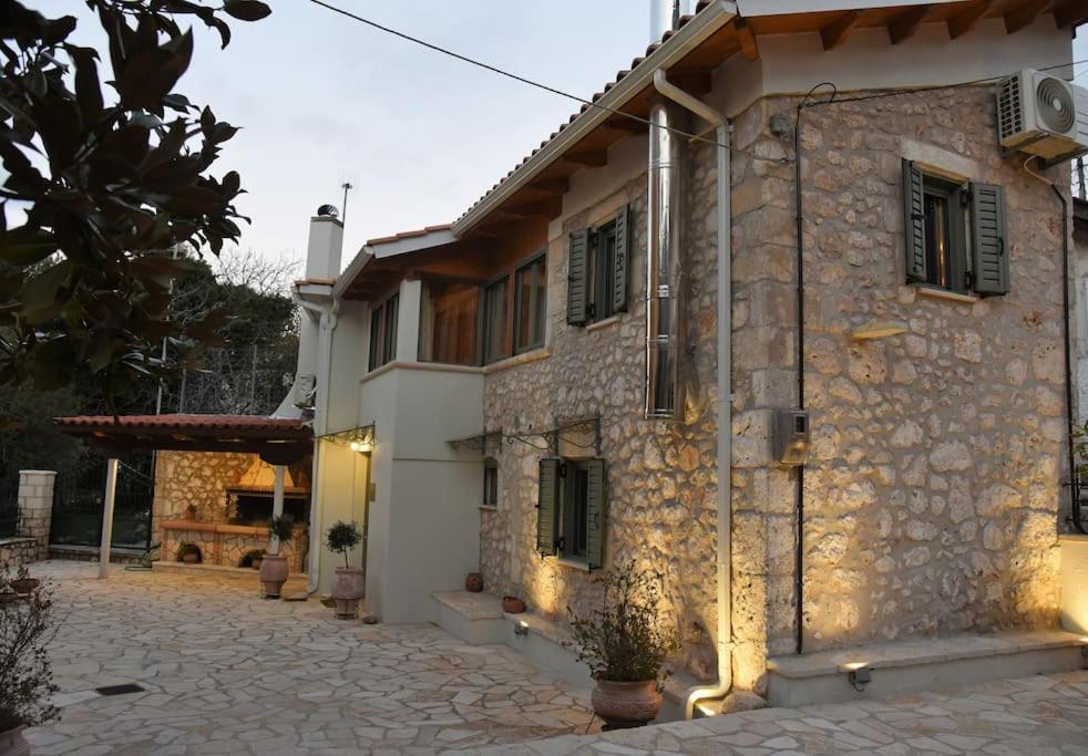 La casa di Bella a tradional stone house with barbecue Villa Karia  Bagian luar foto