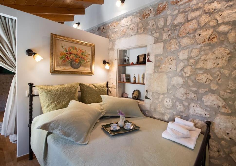 La casa di Bella a tradional stone house with barbecue Villa Karia  Bagian luar foto