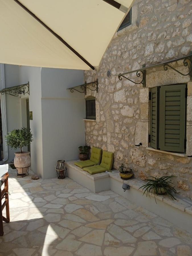La casa di Bella a tradional stone house with barbecue Villa Karia  Bagian luar foto