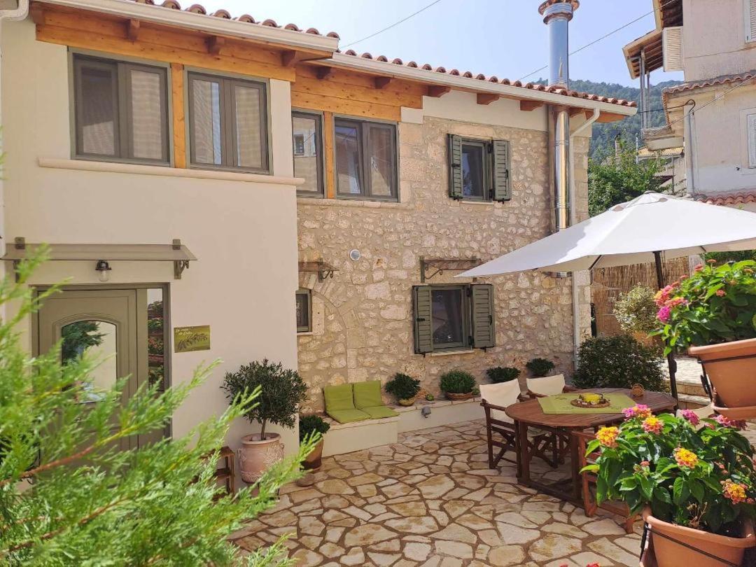 La casa di Bella a tradional stone house with barbecue Villa Karia  Bagian luar foto