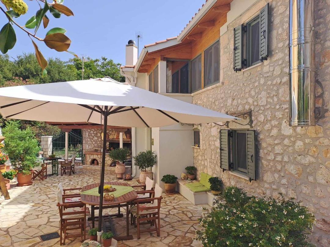 La casa di Bella a tradional stone house with barbecue Villa Karia  Bagian luar foto