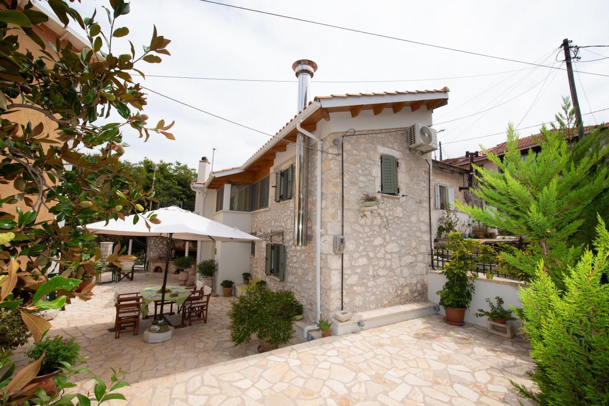 La casa di Bella a tradional stone house with barbecue Villa Karia  Bagian luar foto