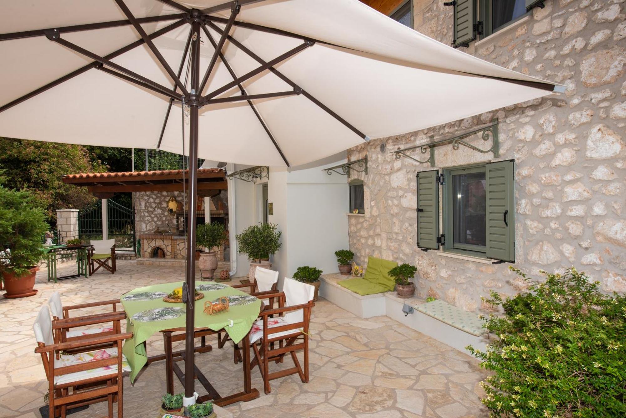La casa di Bella a tradional stone house with barbecue Villa Karia  Bagian luar foto