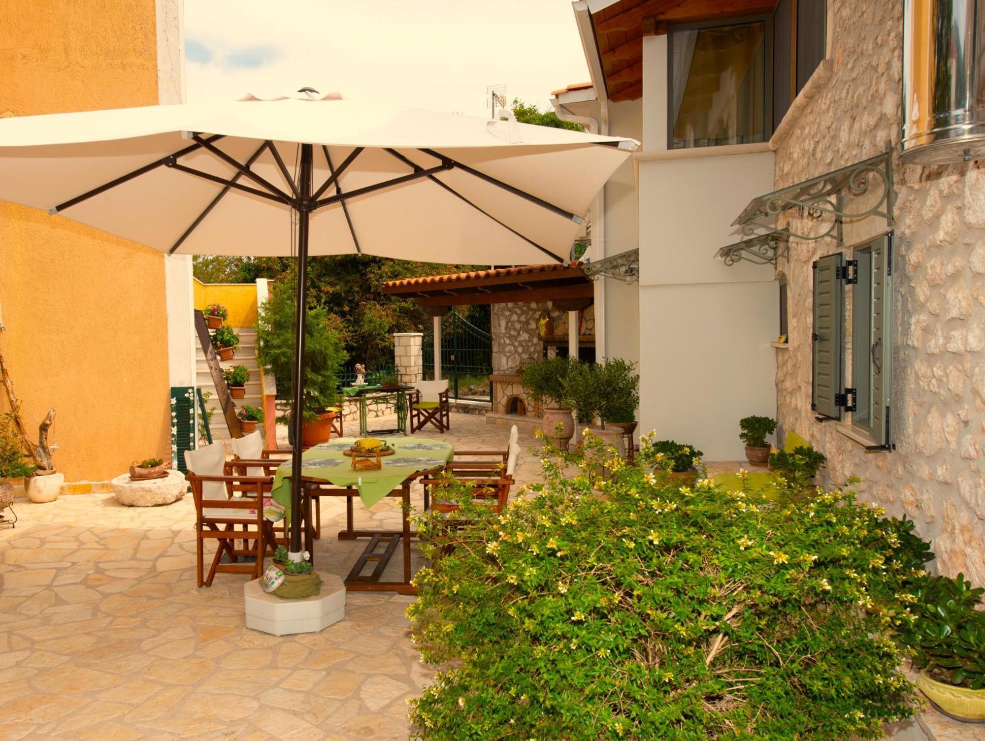 La casa di Bella a tradional stone house with barbecue Villa Karia  Bagian luar foto